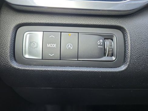 Used 2025 GMC Acadia Elevation image 10