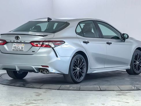 Used 2022 Toyota Camry SE w/ Carpet Mat Package (TMS) FWD image 2