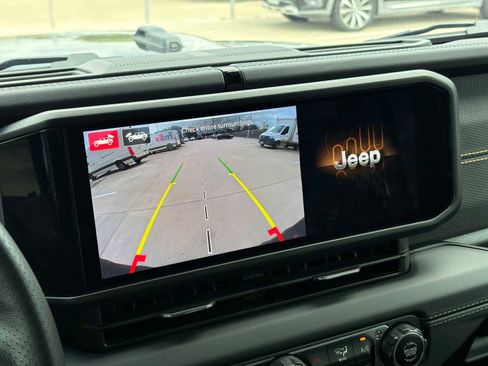 Used 2024 Jeep Wrangler Unlimited Rubicon 392 image 17