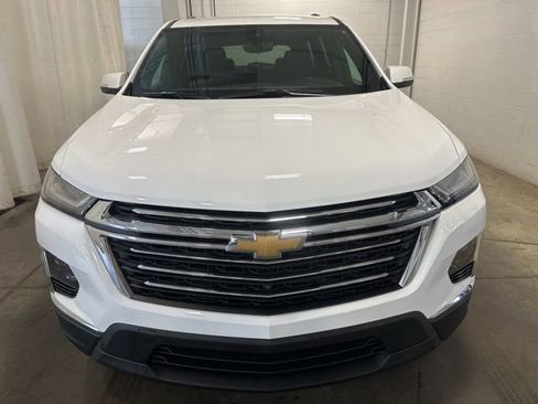 Used 2023 Chevrolet Traverse LT FWD image 2