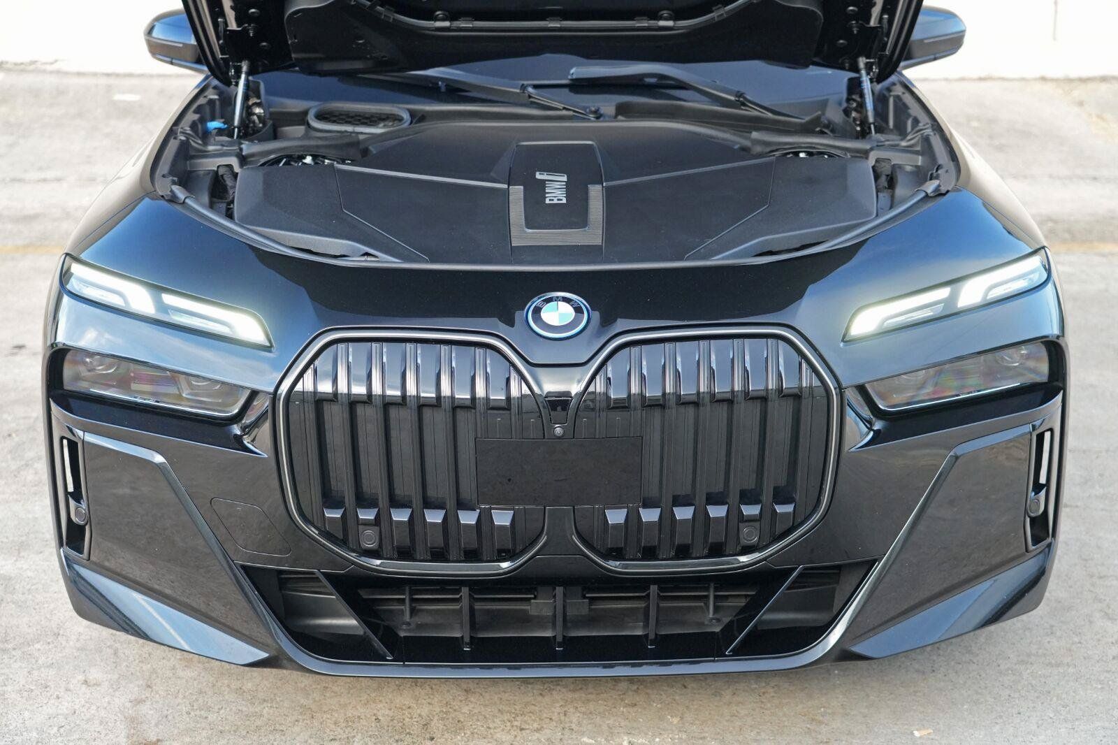 Used 2024 BMW i7 eDrive50 w/ M Sport Package RWD image 8