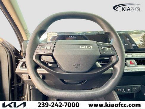 New 2025 Kia K4 LXS image 34
