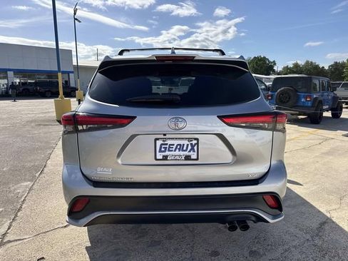 Used 2023 Toyota Highlander XSE FWD image 13