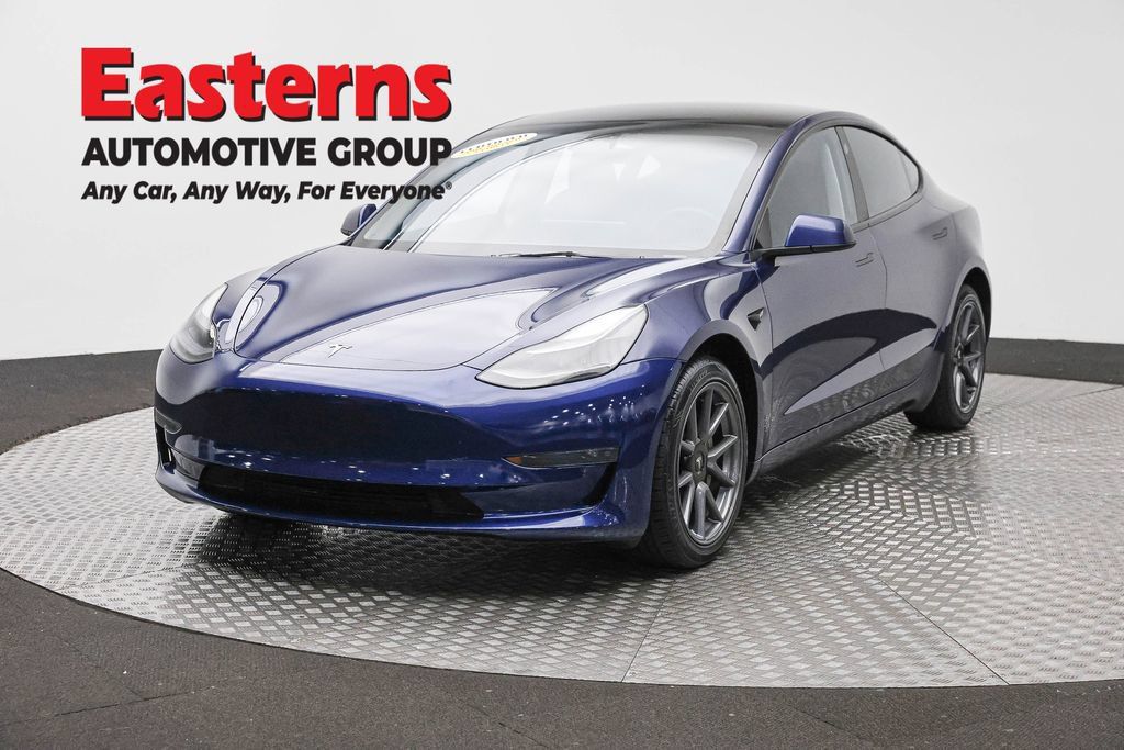 Used 2023 Tesla Model 3 Standard Range RWD image 1