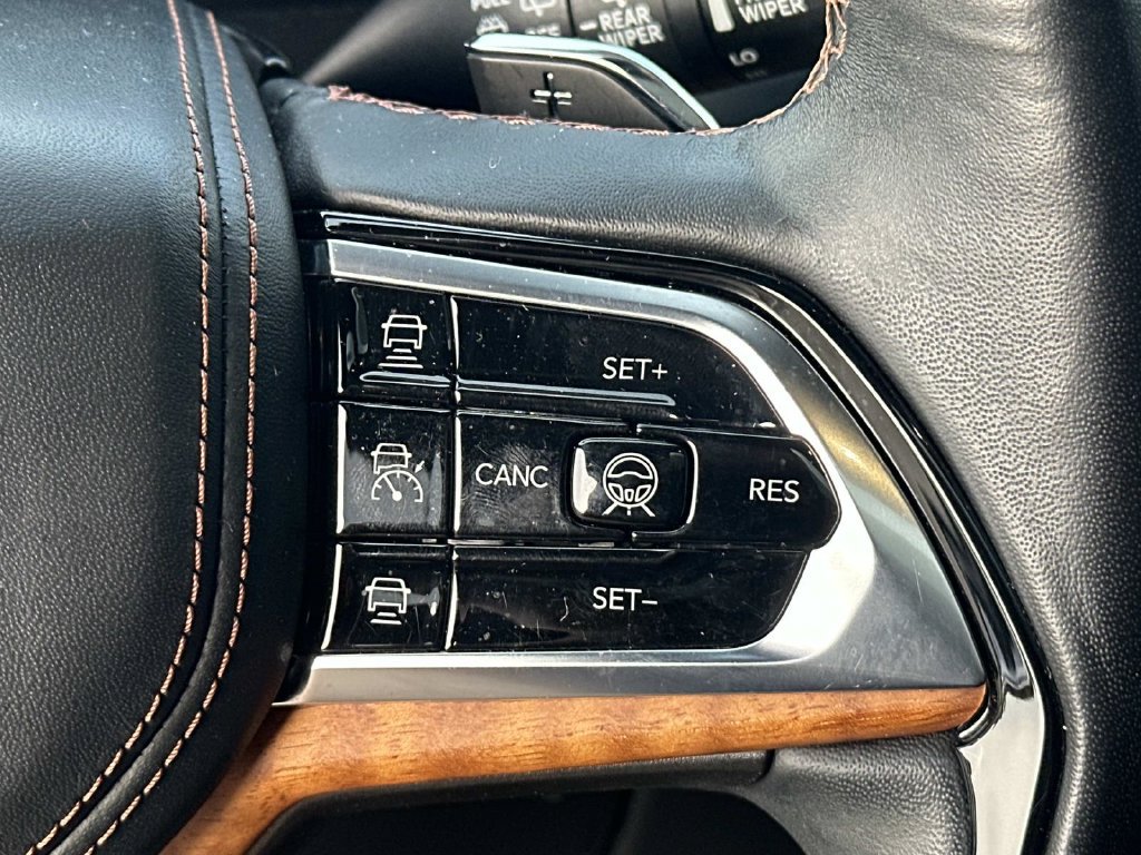 Used 2022 Jeep Grand Cherokee Summit AWD/4WD image 27
