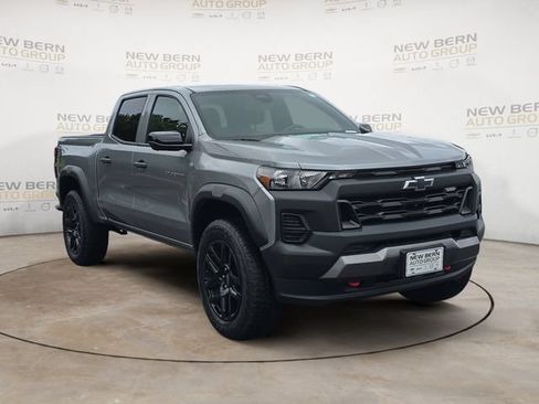 Used 2024 Chevrolet Colorado Trail Boss w/ Technology Package AWD/4WD image 7