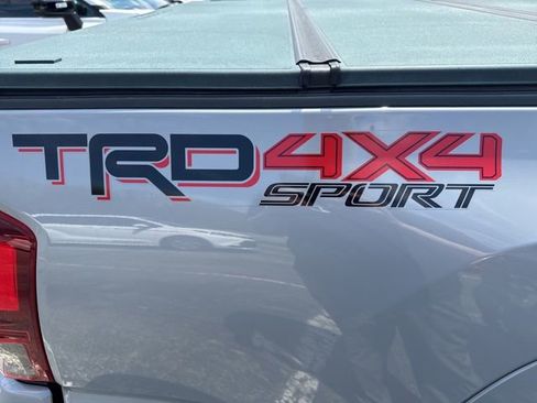 Used 2018 Toyota Tacoma TRD Sport AWD/4WD image 11