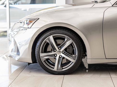 Used 2017 Lexus IS 300 AWD image 8