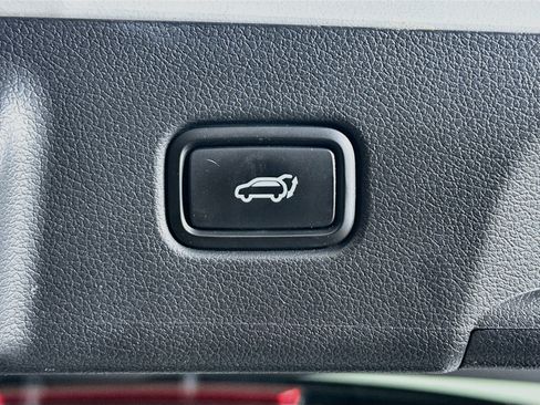 Used 2025 Hyundai Palisade SEL FWD image 32