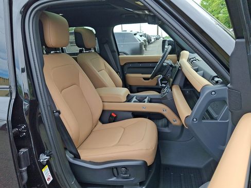 New 2026 Land Rover Defender 110 X-Dynamic SE AWD/4WD image 3
