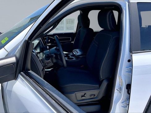 Certified 2025 RAM 2500 Big Horn AWD/4WD image 3