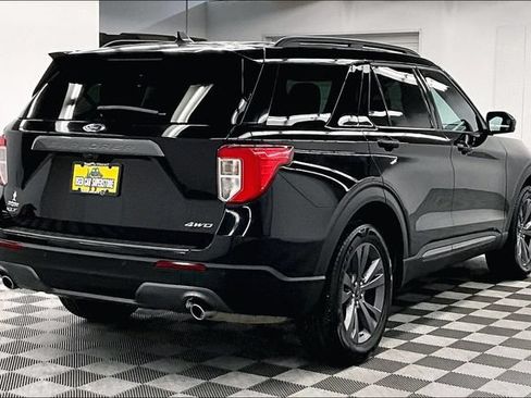 Used 2024 Ford Explorer XLT w/ XLT Sport Appearance Package AWD/4WD image 13