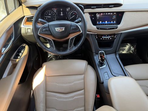 Used 2018 Cadillac XT5 Platinum w/ Driver Assist Package image 12