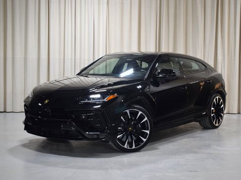 Used 2023 Lamborghini Urus S image 1