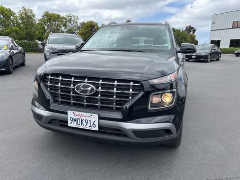 Used 2024 Hyundai Venue SEL FWD image 5