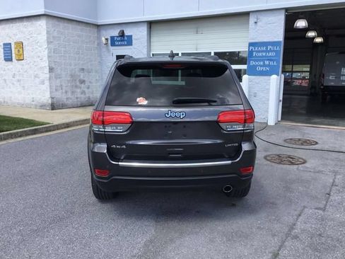Used 2018 Jeep Grand Cherokee Limited AWD/4WD image 4