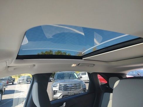 New 2025 Ford Escape Active w/ Active Premium Tech Pack image 28