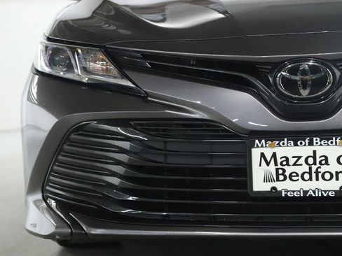 Used 2020 Toyota Camry LE FWD image 6