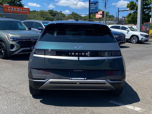 Used 2024 Hyundai Ioniq 5 SE RWD image 4