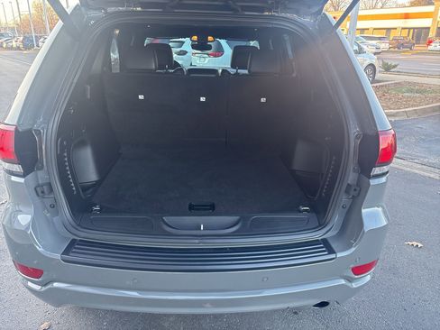 Used 2022 Jeep Grand Cherokee Laredo X image 6