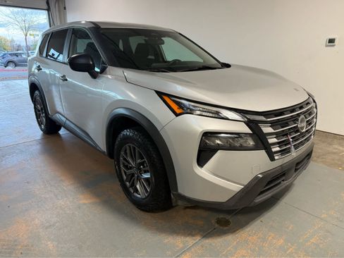 Used 2024 Nissan Rogue S AWD/4WD image 5