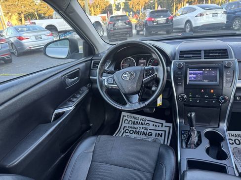 Used 2017 Toyota Camry SE FWD image 11