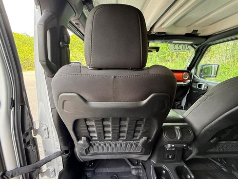 Used 2022 Jeep Wrangler Unlimited Rubicon w/ Dual Top Group AWD/4WD image 30