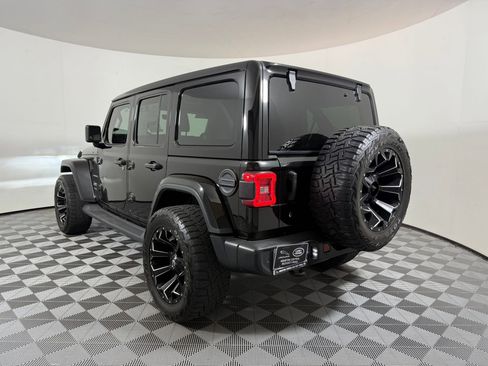 Used 2018 Jeep Wrangler Unlimited Sahara image 3