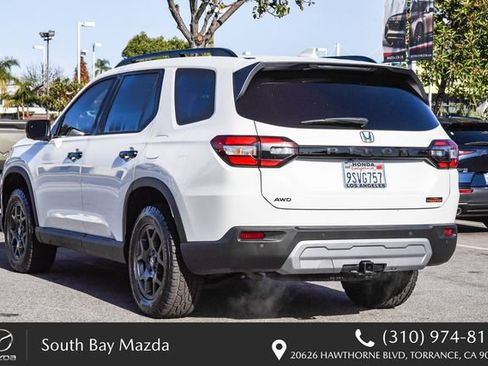 Used 2025 Honda Pilot TrailSport image 6