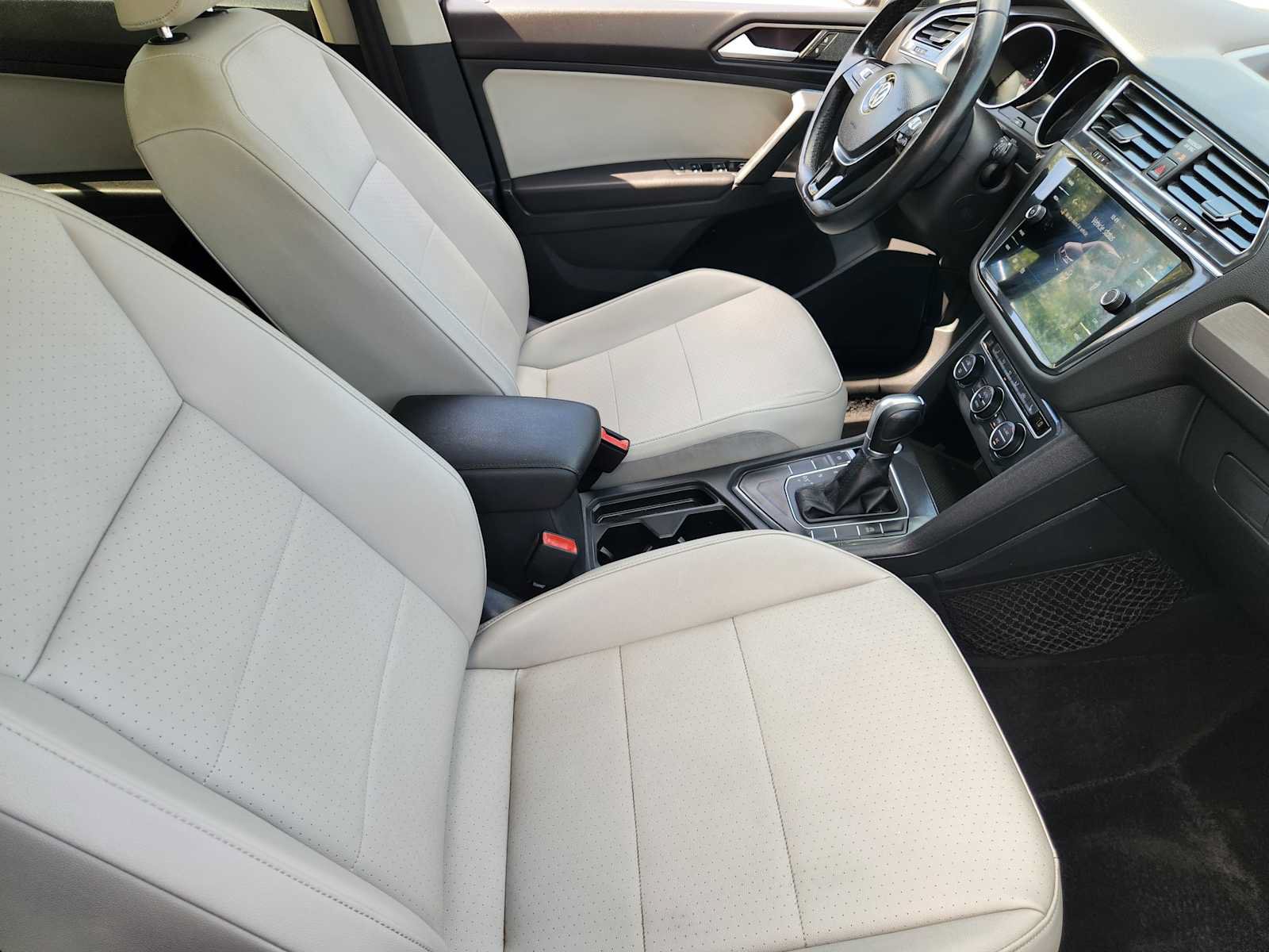 Used 2019 Volkswagen Tiguan SE w/ Panoramic Sunroof Package FWD image 12