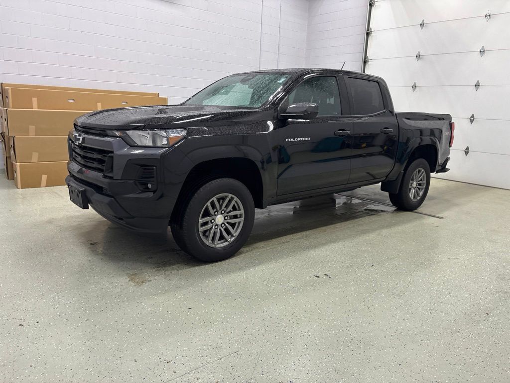 Certified 2023 Chevrolet Colorado LT w/ LT Convenience Package II AWD/4WD image 9
