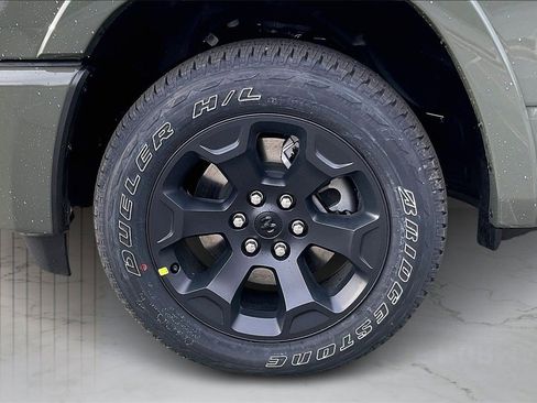 New 2026 RAM 1500 4x4 Crew Cab image 32