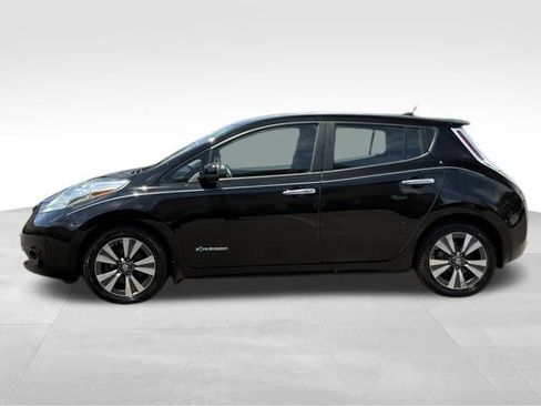 Used 2016 Nissan Leaf SV w/ Premium Package FWD image 4