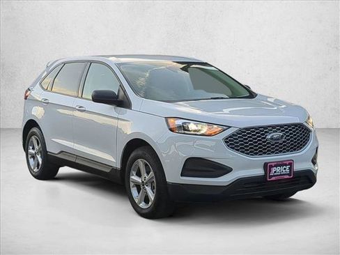 Used 2024 Ford Edge SE image 3