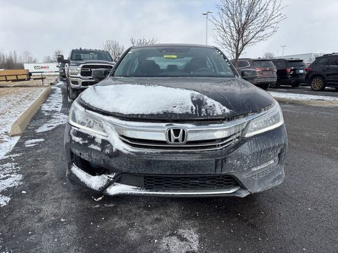 Used 2016 Honda Accord Touring image 2