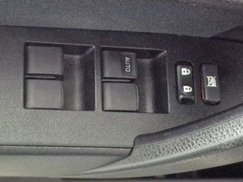 Used 2018 Toyota Corolla L image 14