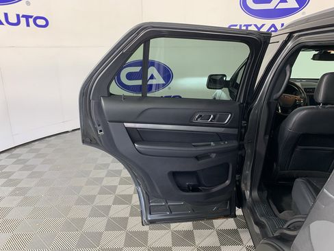 Used 2019 Ford Explorer XLT w/ Equipment Group 202A FWD image 29