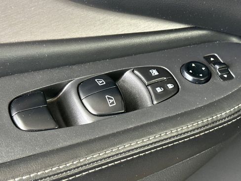 Used 2023 Nissan Murano S image 12