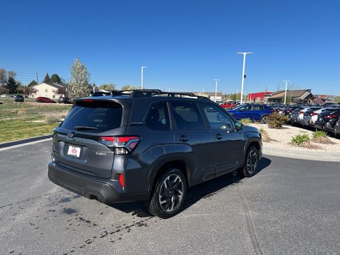 Used 2025 Subaru Forester Limited AWD/4WD image 4