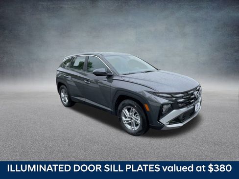 Certified 2025 Hyundai Tucson SE image 2