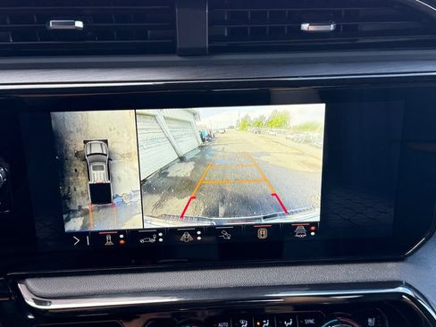 Used 2025 GMC Sierra 1500 AT4 w/ Technology Package AWD/4WD image 15