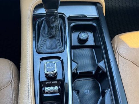 Used 2017 Volvo XC90 T6 Momentum w/ Vision Package image 27