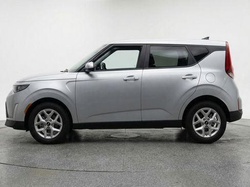 Used 2025 Kia Soul LX w/ LX Technology Package image 5