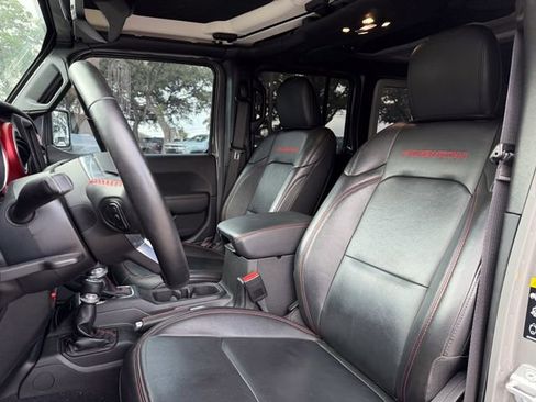 Used 2022 Jeep Wrangler Unlimited Rubicon w/ Cold Weather Group AWD/4WD image 6