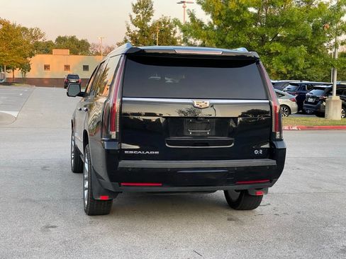 Used 2020 Cadillac Escalade Platinum AWD/4WD image 5