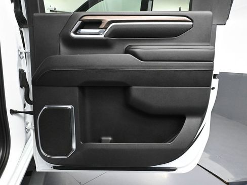 Used 2024 Chevrolet Silverado 2500 LT image 44