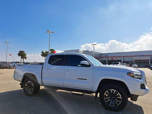 Used 2022 Toyota Tacoma TRD Sport image 3