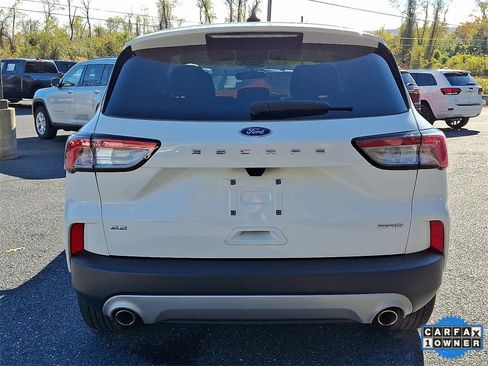 Used 2022 Ford Escape SE image 9