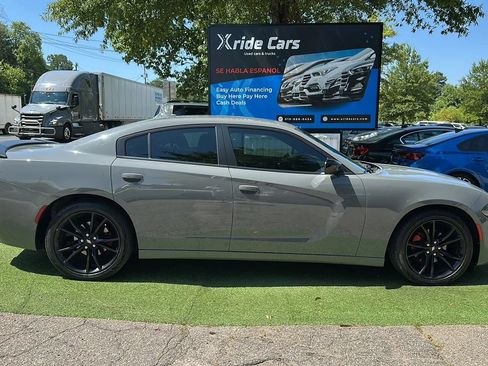 Used 2018 Dodge Charger SXT w/ Blacktop Package RWD image 7