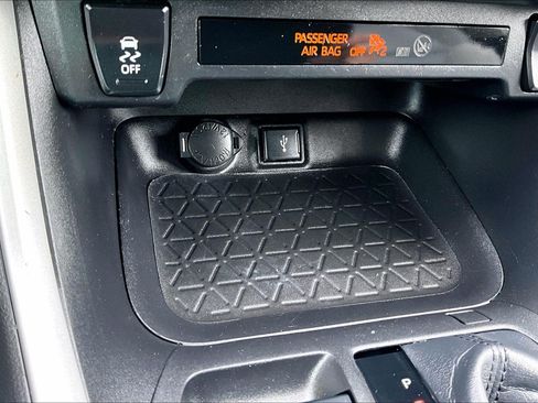 Used 2022 Toyota RAV4 XLE Premium FWD image 31